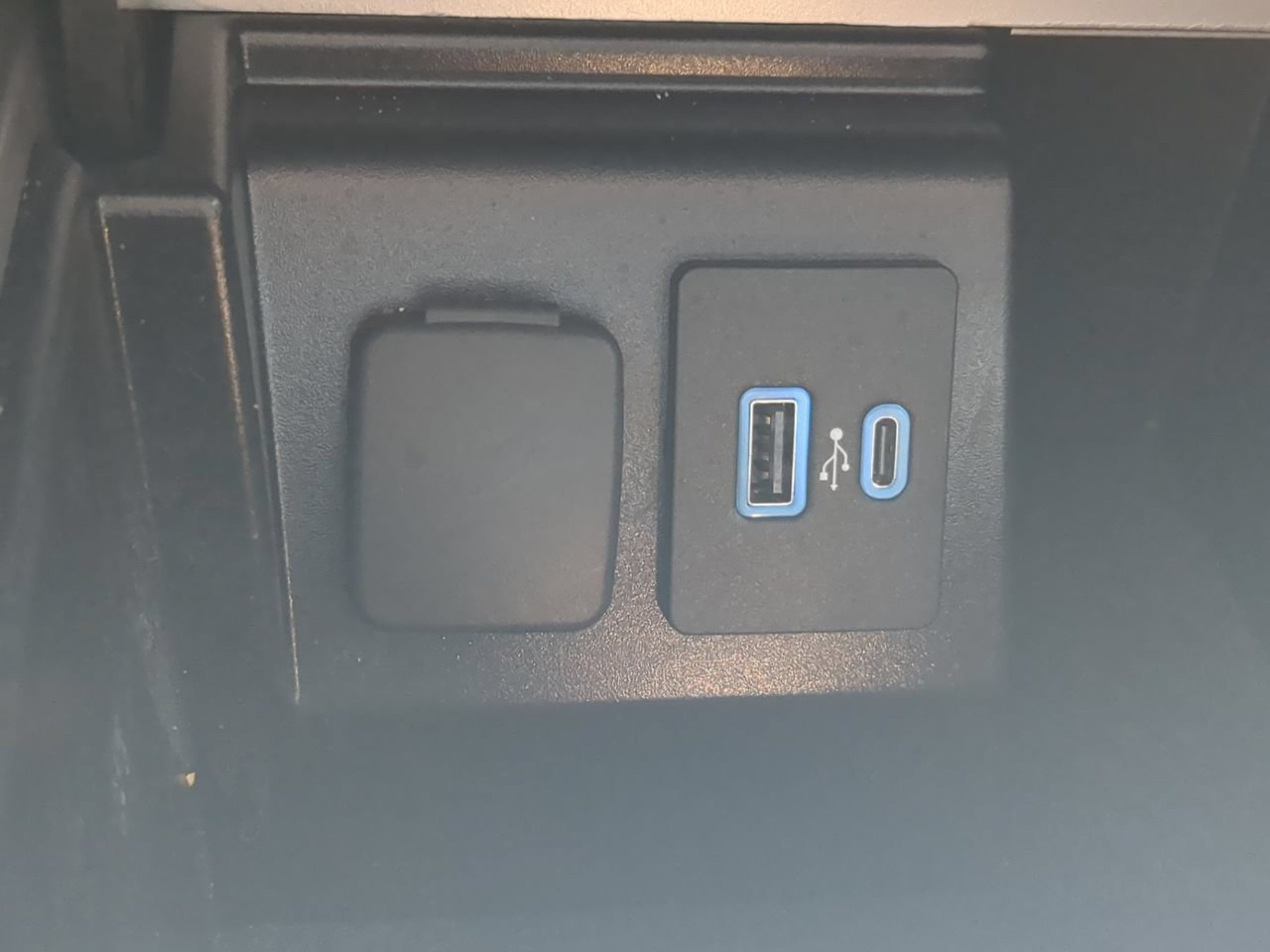Used 2023 Ford Explorer XLT RWD image 28