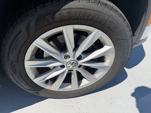 Used 2017 Volkswagen Tiguan Limited w/ Premium Package AWD/4WD image 8