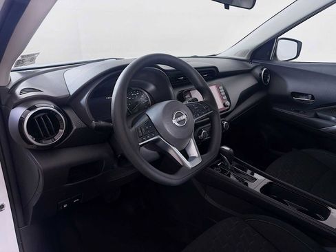Used 2023 Nissan Kicks SV FWD image 7