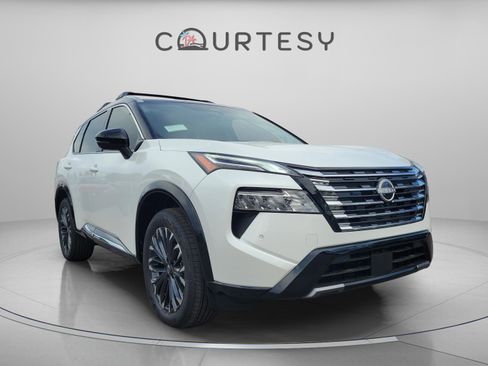 New 2026 Nissan Rogue Platinum image 5