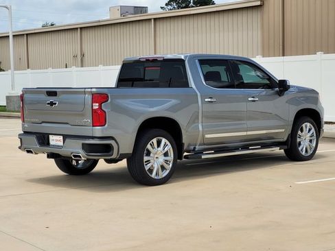 Used 2025 Chevrolet Silverado 1500 High Country AWD/4WD image 4