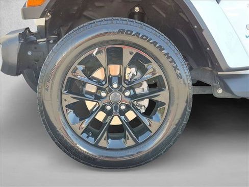Used 2024 Jeep Wrangler Unlimited Sahara AWD/4WD image 23