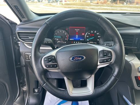 Used 2022 Ford Explorer XLT w/ Equipment Group 202A image 25