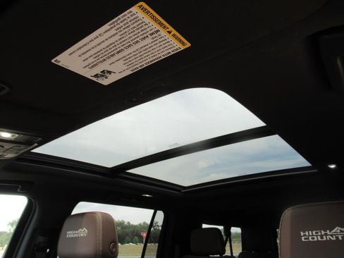 Used 2022 Chevrolet Suburban High Country image 26