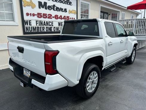 Used 2025 Toyota Tacoma SR5 AWD/4WD image 7