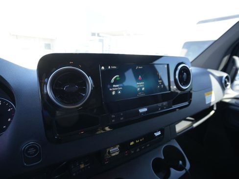 Used 2020 Mercedes-Benz Sprinter 2500 image 25