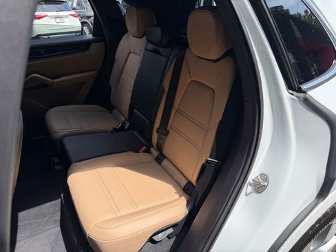 Used 2024 Porsche Cayenne S AWD/4WD image 31