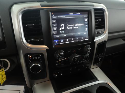 Used 2020 RAM 1500 Classic SLT w/ Luxury Group image 14