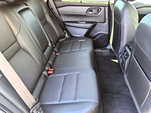 Used 2024 Nissan Rogue SV w/ SV Premium Package FWD image 16