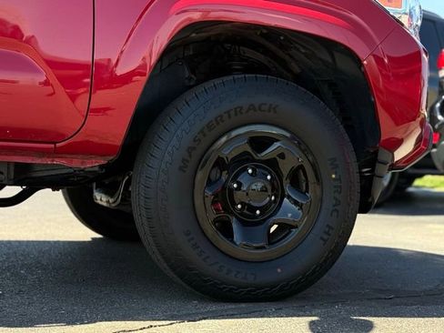 Used 2020 Toyota Tacoma SR image 39