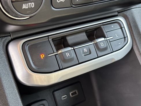 Used 2023 GMC Acadia SLE FWD image 19