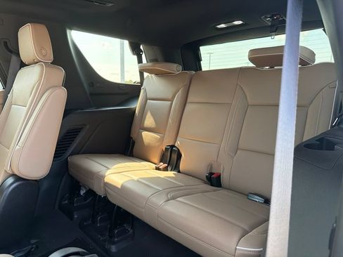 Used 2023 Chevrolet Tahoe Premier AWD/4WD image 14