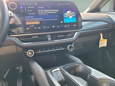 New 2025 Chevrolet Equinox EV RS image 6