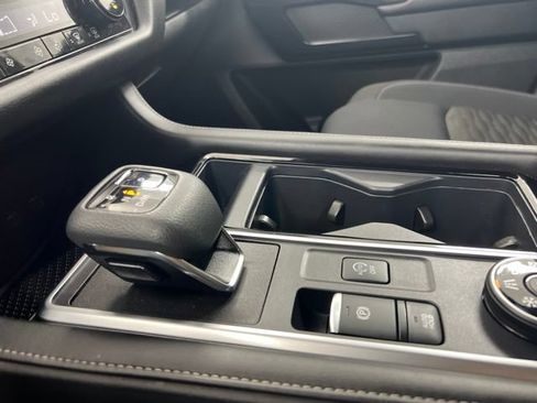 Used 2025 Nissan Pathfinder SV AWD/4WD image 19