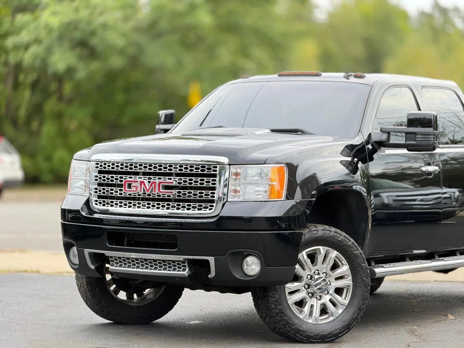Used 2014 GMC Sierra 2500 Denali w/ Snow Plow Prep Package AWD/4WD image 2