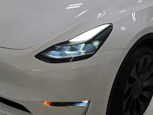 Used 2024 Tesla Model Y Performance AWD/4WD image 30