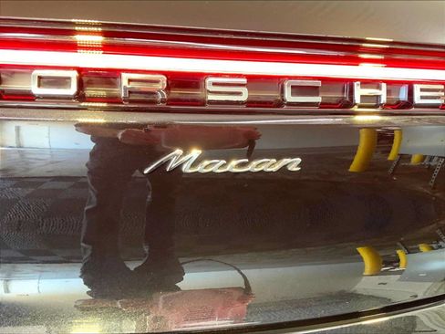 Certified 2023 Porsche Macan AWD/4WD image 35