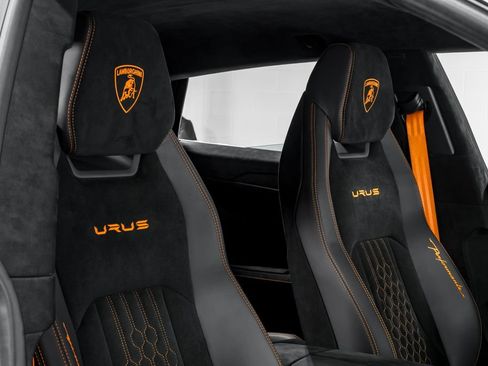Used 2024 Lamborghini Urus Performante AWD/4WD image 40
