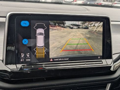 Used 2025 Volkswagen Atlas Cross Sport SE image 21