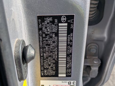 Used 2019 Toyota C-HR Limited FWD image 35
