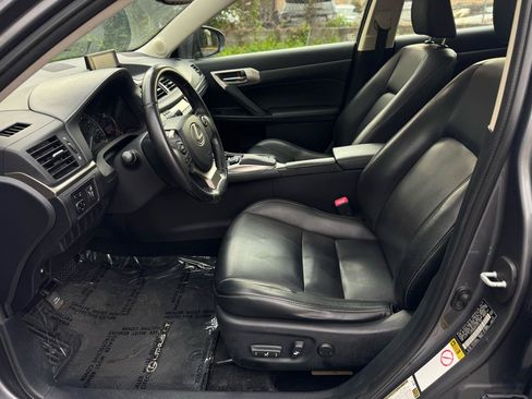 Used 2015 Lexus CT 200h w/ Navigation Package FWD image 12