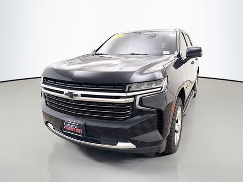 Used 2022 Chevrolet Tahoe LT w/ Luxury Package AWD/4WD image 3