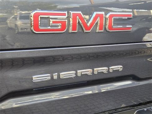 Certified 2022 GMC Sierra 1500 AT4 w/ AT4 Premium Package image 10
