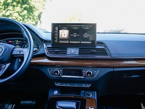 Used 2023 Audi Q5 2.0T Premium w/ Convenience Package image 13