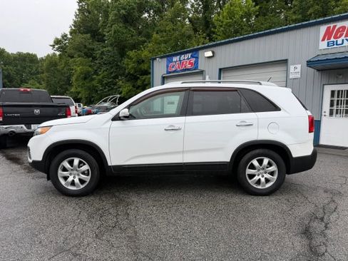 Used 2013 Kia Sorento LX w/ Convenience Pkg FWD image 2