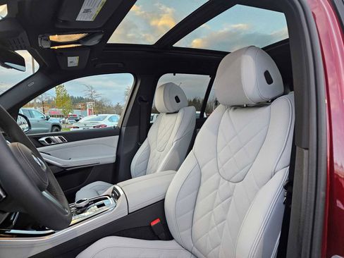 Used 2026 BMW X5 xDrive40i w/ Executive Package image 25
