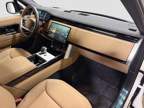New 2026 Land Rover Range Rover Long Wheelbase SE AWD/4WD image 12