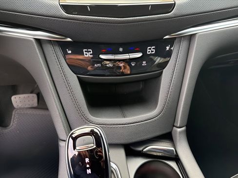 New 2025 Cadillac XT6 Luxury image 23