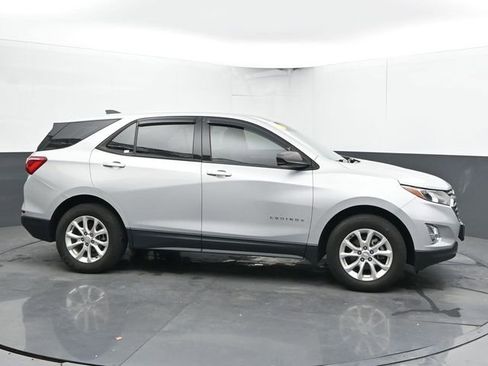 Used 2018 Chevrolet Equinox LS FWD image 11