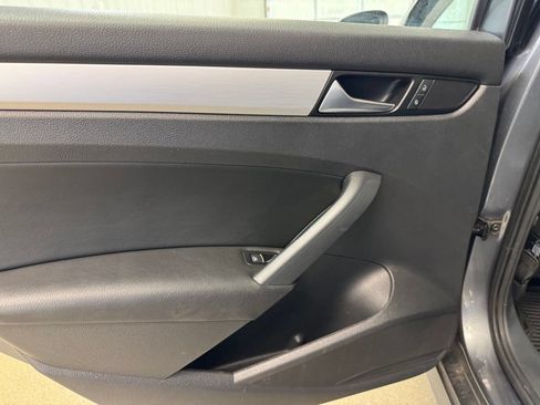 Used 2013 Volkswagen Passat 2.5 SE FWD image 16