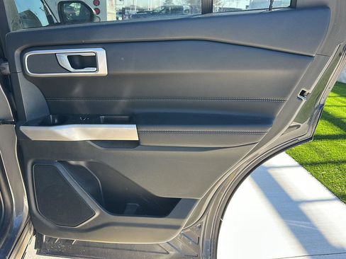 Used 2023 Ford Explorer XLT image 18