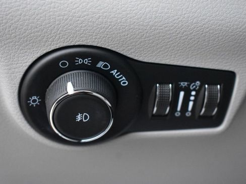 Used 2022 Jeep Compass Limited image 25