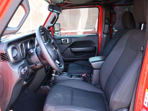 Used 2019 Jeep Wrangler Unlimited Sport AWD/4WD image 9