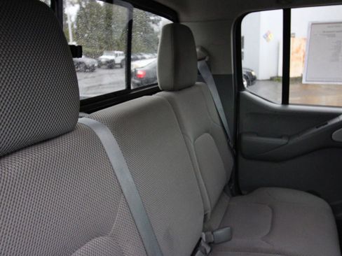 Used 2014 Nissan Frontier SV image 25