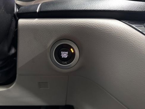 Used 2017 Chrysler Pacifica LX image 39