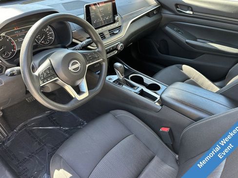 Used 2024 Nissan Altima 2.5 SV FWD image 12
