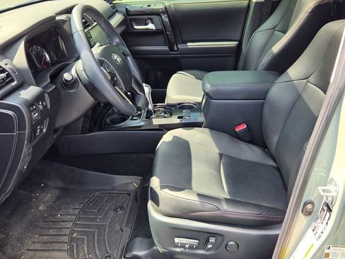 Used 2022 Toyota 4Runner TRD Off-Road Premium w/ Moonroof Package AWD/4WD image 10