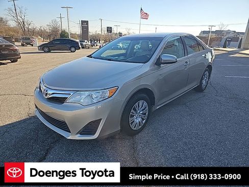 Used 2014 Toyota Camry LE image 8