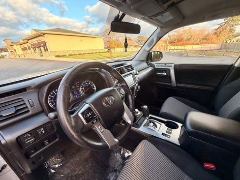 Used 2015 Toyota 4Runner 4WD image 11