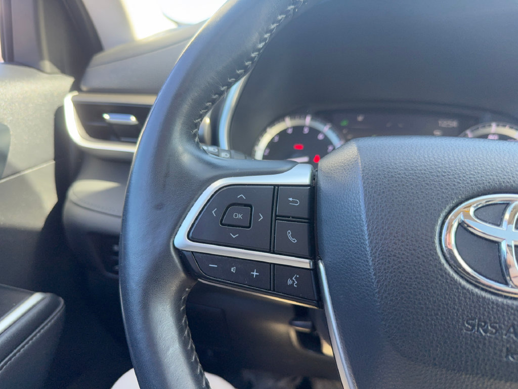 Used 2022 Toyota Highlander XLE AWD/4WD image 20