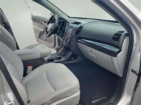 Used 2013 Kia Sorento LX image 26