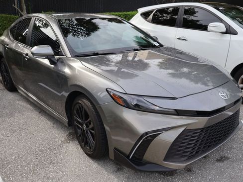 Used 2025 Toyota Camry SE w/ Convenience Package FWD image 6