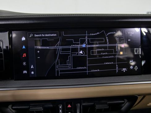 Used 2025 Porsche Cayenne image 33