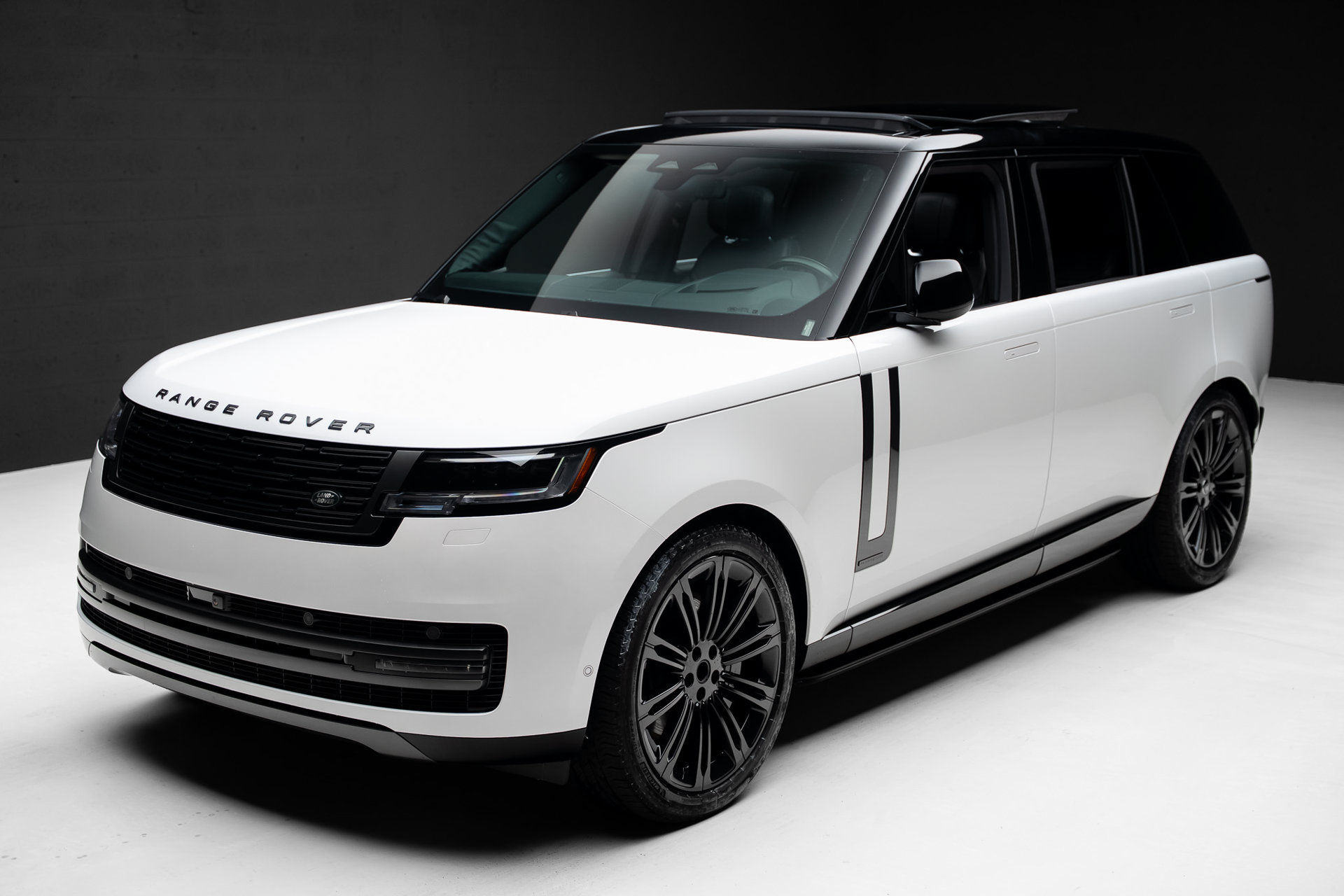 Used 2024 Land Rover Range Rover Long Wheelbase Autobiography AWD/4WD image 5