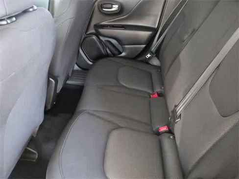 Used 2023 Jeep Renegade Latitude image 20