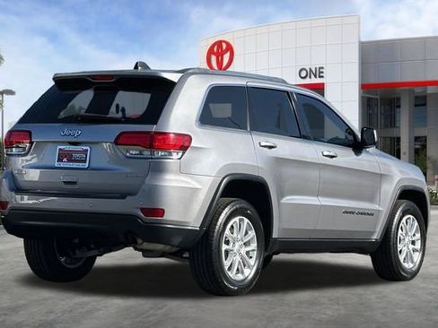 Used 2021 Jeep Grand Cherokee Laredo image 4